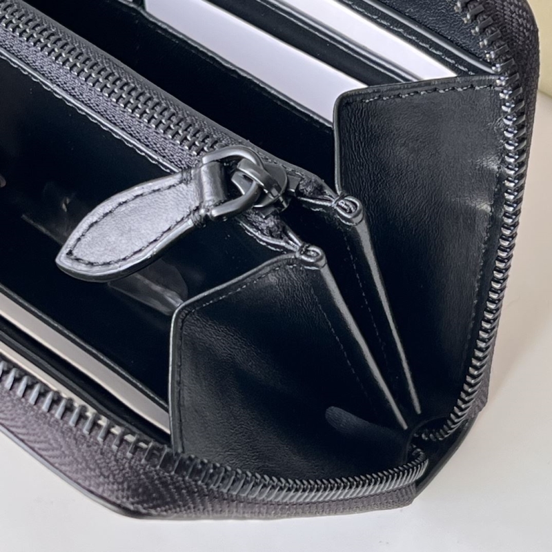Bv*b*rry wallets